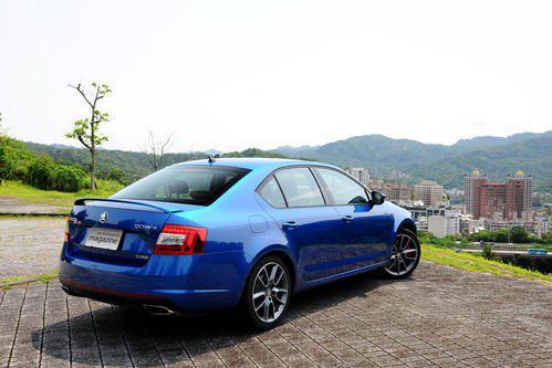 Skoda Octavia RS融合了性能和实用性看起来像这样