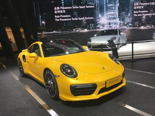 900马力带车顶箱的保时捷911 Turbo轰动纽博格林