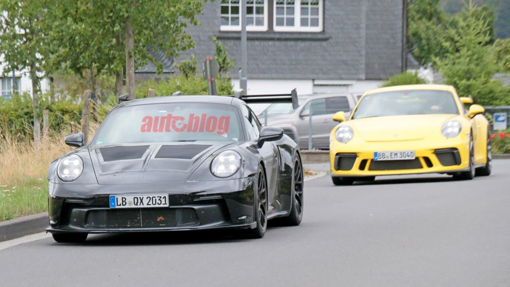 保时捷911 GT3 RS在新的间谍照片中看起来像一辆赛车