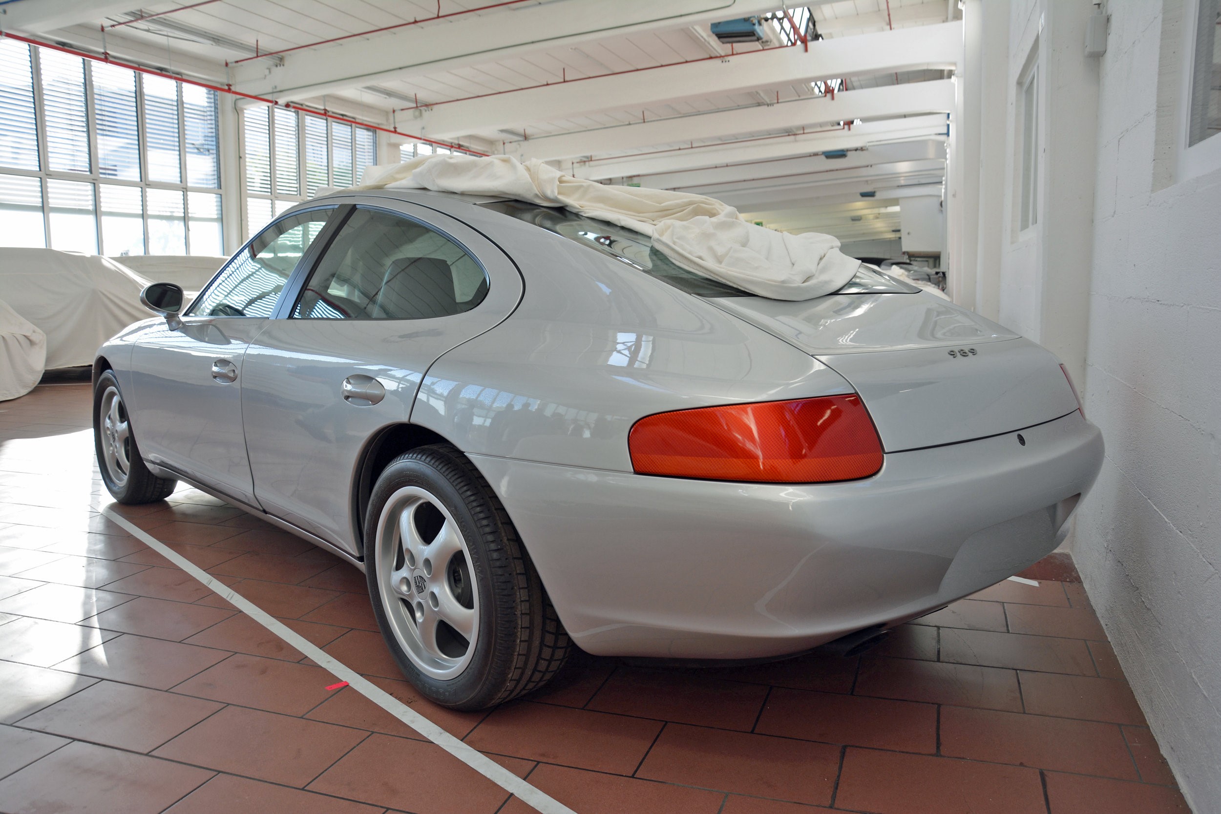 989原型车展示了保时捷在1988年如何构想出911型轿车