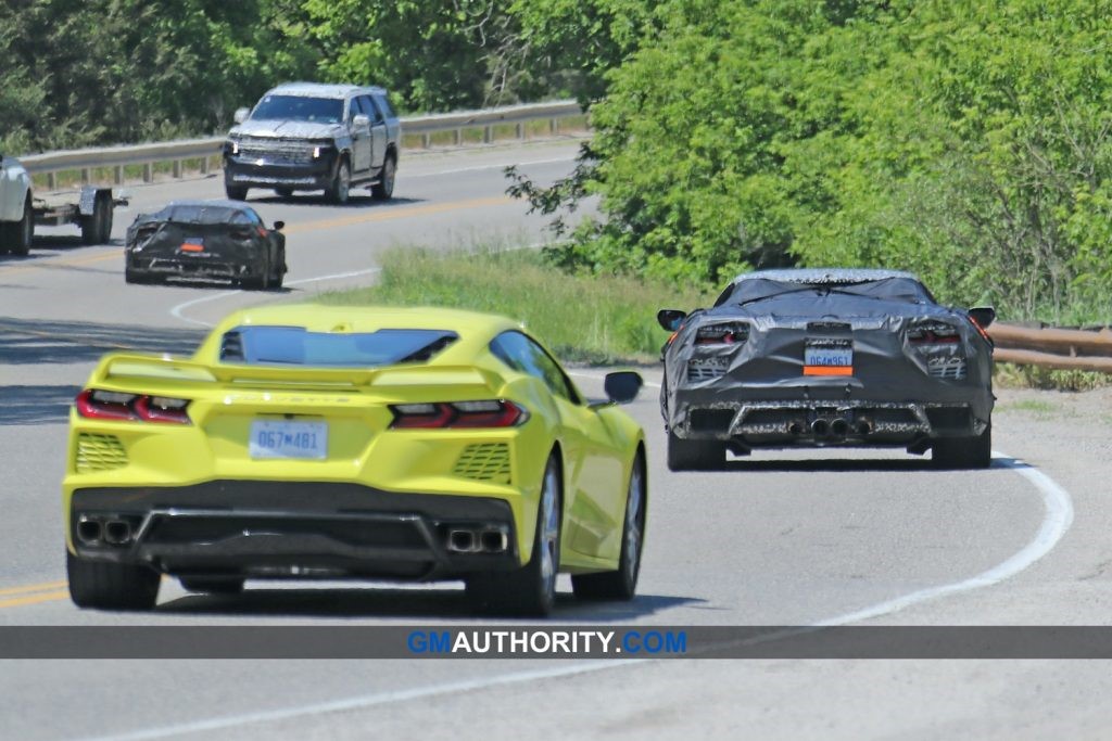 在C8 Corvette Z06原型车上测试中心出口排气