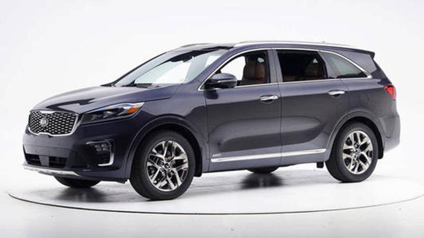 下一代2021年起亚Sorento Spied被标榜为BMW X5