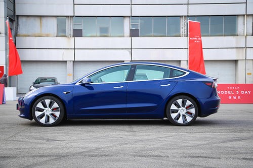 特斯拉Model 3欧洲配置器启动并运行