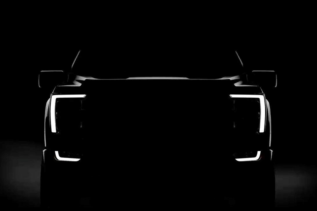 2021年福特F-150传情短片揭示了新的前大灯标志
