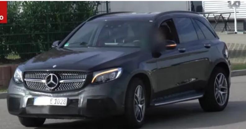 梅赛德斯-AMG GLC 63原型在德国交通中融合