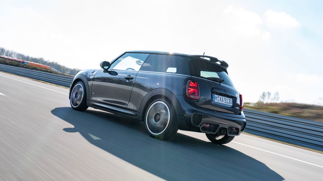 John Cooper Works GP Pack将有力的视觉提示转移到Mini JCW