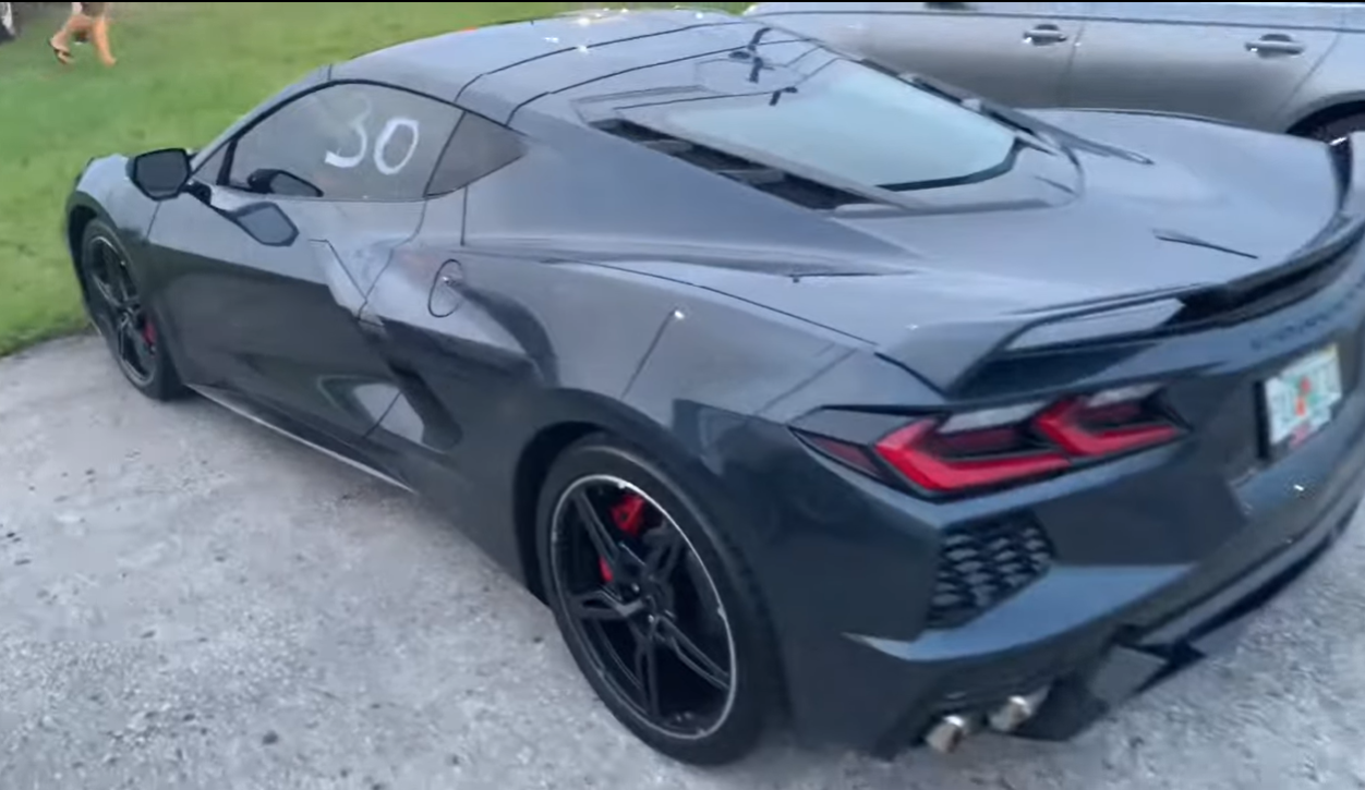 观看特斯拉Model S Raven Race Corvette C8多次，以及更多