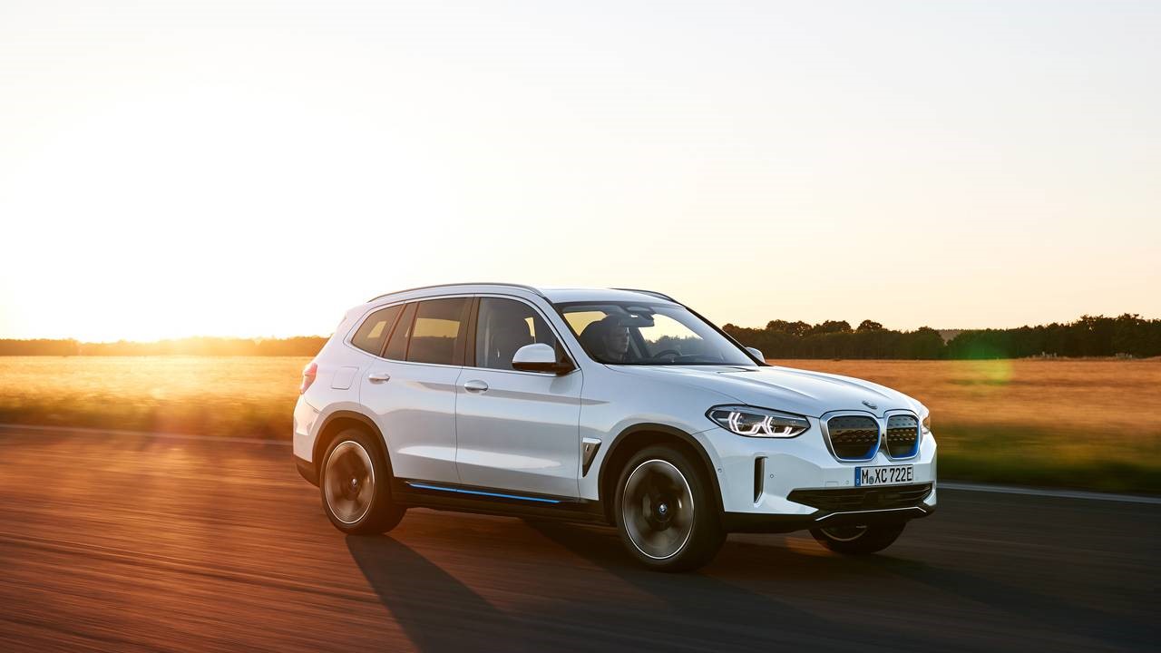 BMW iX3是首款具有全电驱动功能的BMW运动型活动车