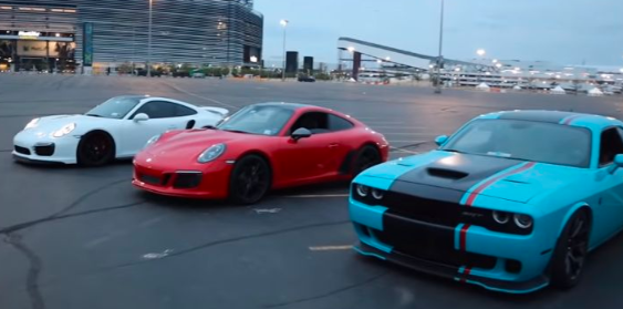 改装的道奇挑战者地狱猫飙车保时捷911 Turbo