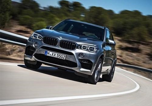 BMW X5 M竞赛在高速公路上发现更接近量产