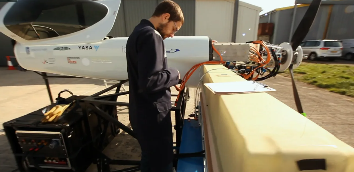 劳斯莱斯公司完成了世界上最快的电动飞机的地面测试