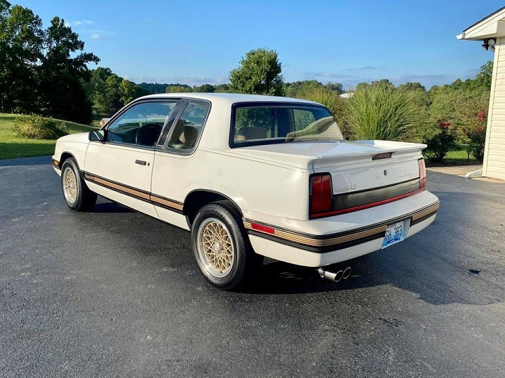 就像新的1991年Oldsmobile Cutlass Calais Quad 442需要一个新家