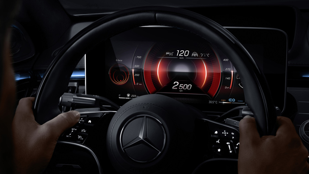梅赛德斯·奔驰的新款S级轿车将为每位乘客配备屏幕和面部识别功能