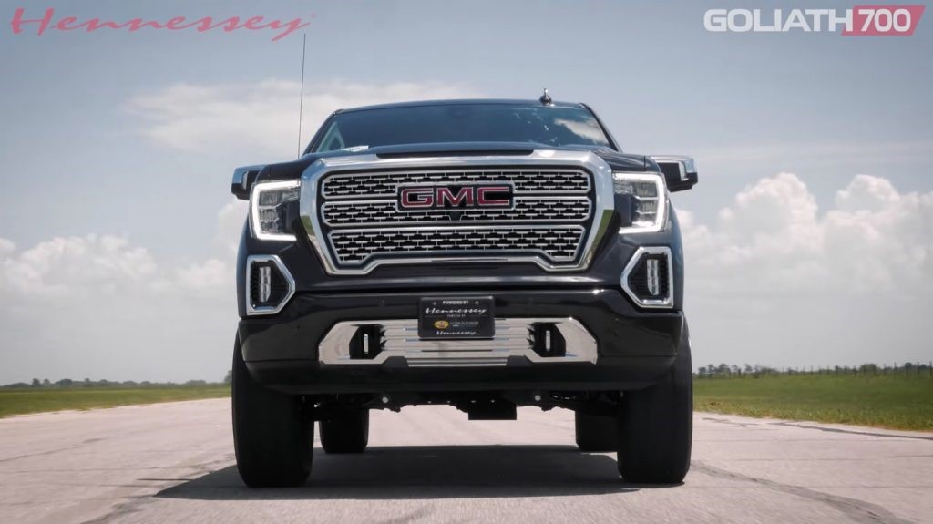 轩尼诗的超级加强型GMC Sierra Goliath 700赛道狂奔