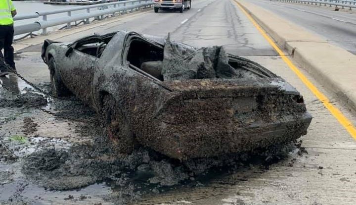 警方在水库底部发现了失踪了30多年的1987年雪佛兰Camaro