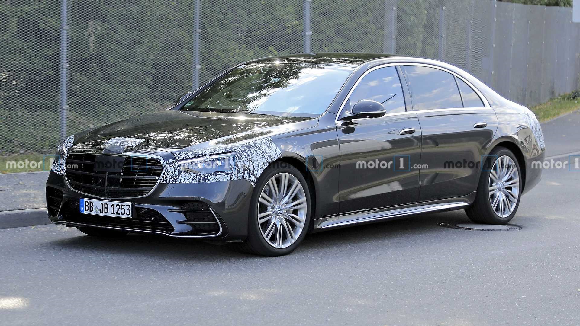 拥有800多个马力的梅赛德斯-AMG S63e将在不到3.5秒的时间内达到62 MPH